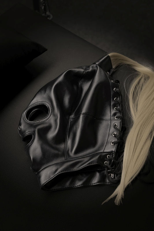 1-Maska BDSM z blond kucykiem Ouch! czarna 55 cm-1