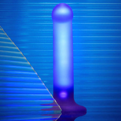 8-Dildo realistyczne LED fioletowe Straponme 18 cm M-8