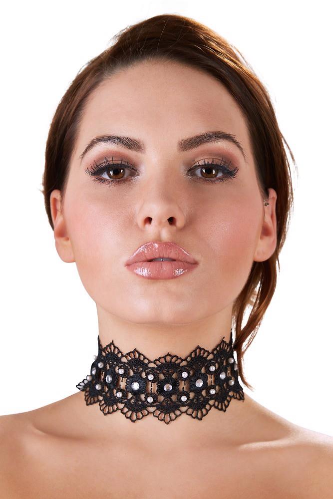 3-Naszyjnik obroża choker haftowany z kamykami-3