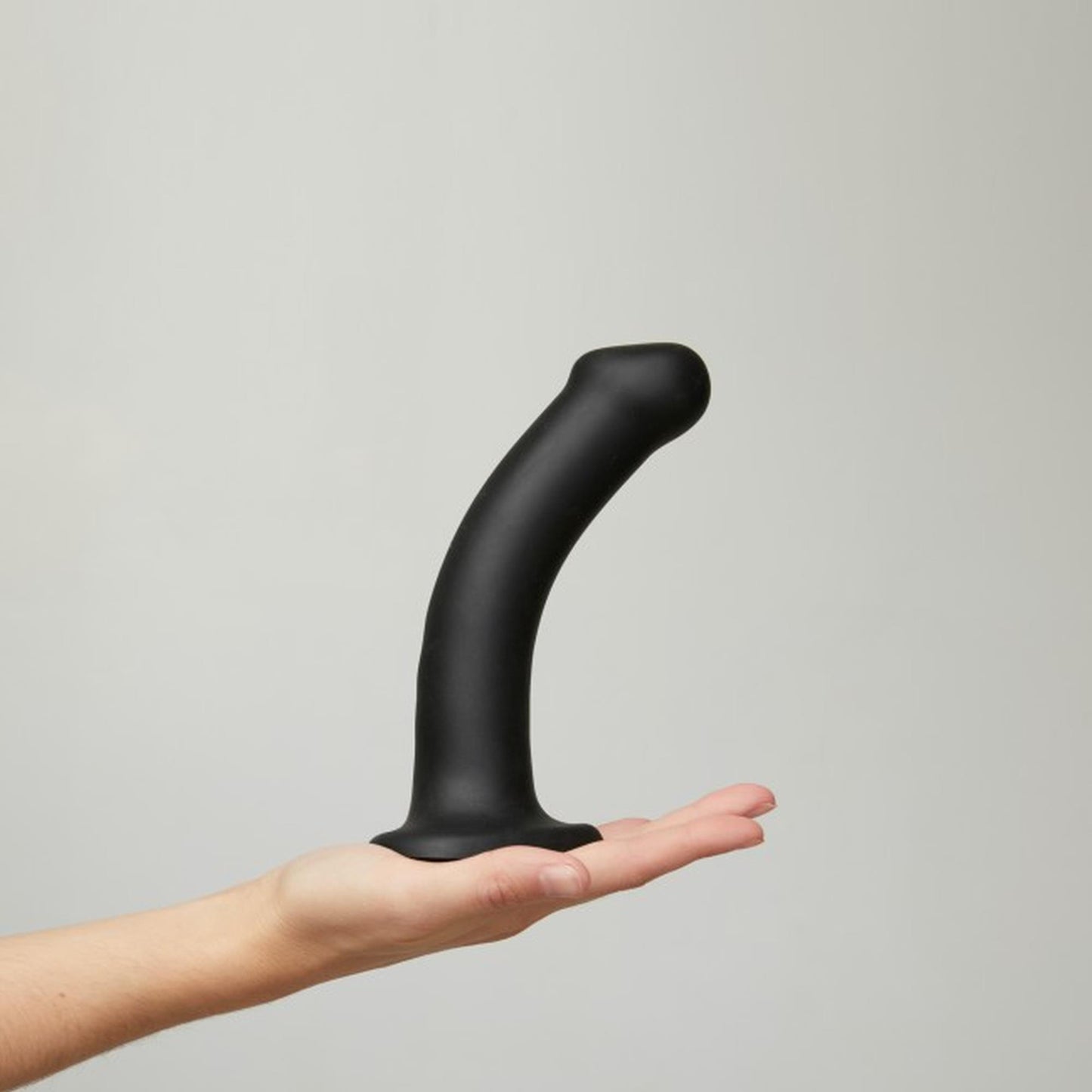 5-Gładkie czarne dildo miękkie z przyssawką 18 cm-5