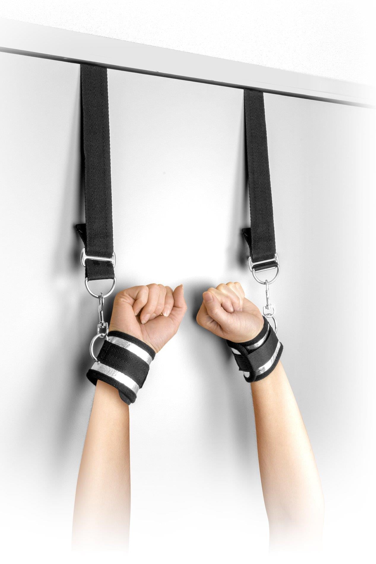 3-DOOR HANGING HANDCUFFS-3