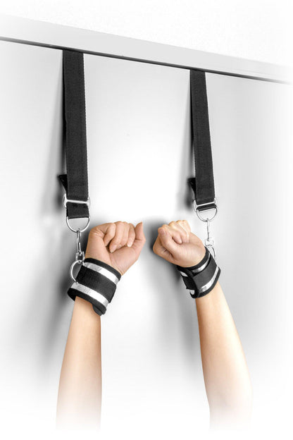 3-DOOR HANGING HANDCUFFS-3